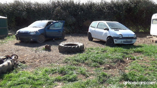 4 Girls Training With 2 Cars