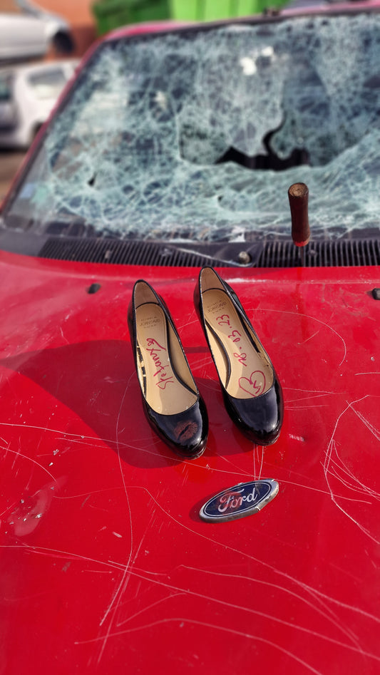 Stefanie & LaKiTta Vs Ford Escort (Shoes)