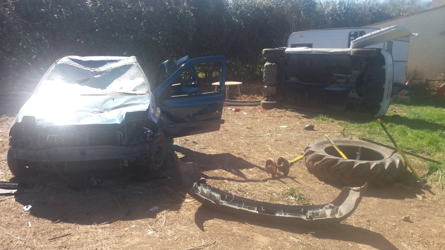 4 Girls Training With 2 Cars